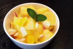 吃哈密瓜去皮吗,去还是留？揭秘哈密瓜皮的营养与食用方法