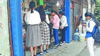 小卖部吃瓜,夏日炎炎话家常