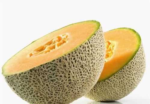 宝贝吃哈密瓜了,甜蜜滋味开启夏日健康之旅