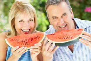 老人吃瓜的危害