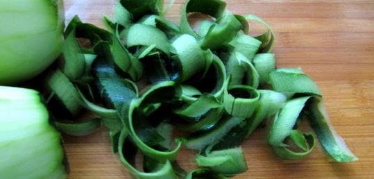 吃瓜别只吃瓜皮,别只顾瓜皮，营养精华尽在其中