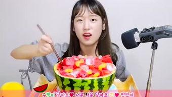 东莞吃瓜小姐姐,揭秘当地美食文化新风尚