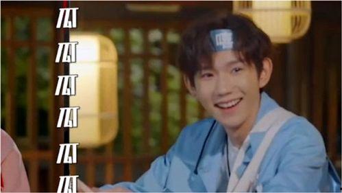 王源吃瓜肥脸,网友直呼可爱到爆