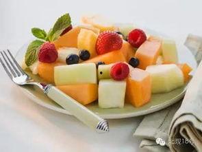 吃哈密瓜面条,夏日里的清新美食新体验